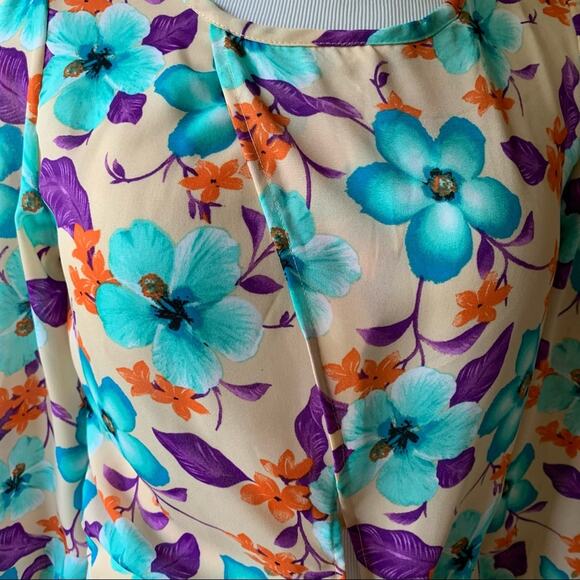 NWOT H.I.P floral wrap 3/4 sleeve blouse.  Size S. - Picture 6 of 8